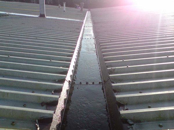 Commercial gutter cleaning in the South East Commercial gutter cleaning in the South East